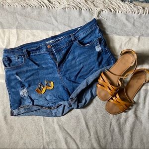 Old Navy Mid Wash Ripped Jean Shorts 💙